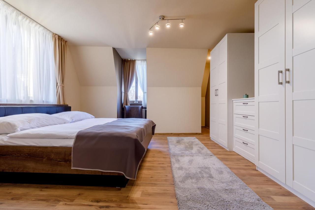 Apartments Menuet Карловы Вары Экстерьер фото